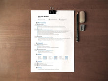 Load image into Gallery viewer, Free Resume Mockups on Desk
